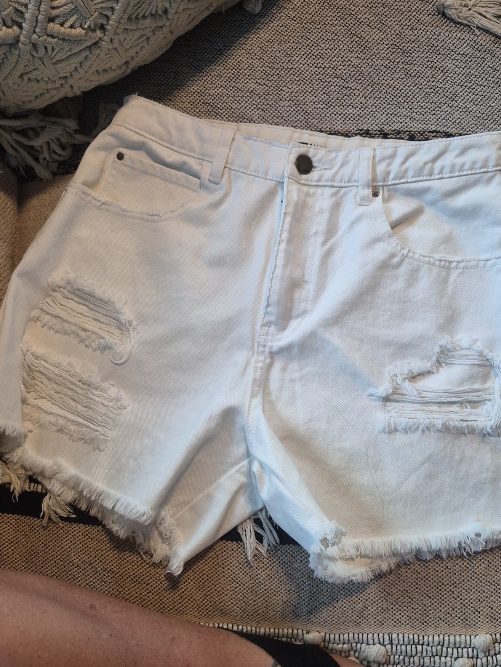 Billanong White Highwaisted Distressed Women's Denim Shorts Size 30
